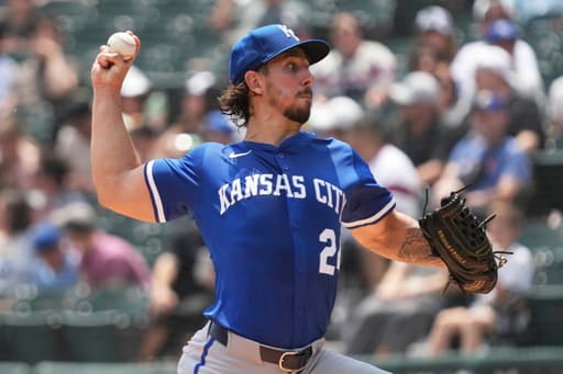 Jonathan India hits a tiebreaking double as the Royals beat the White Sox 7-5