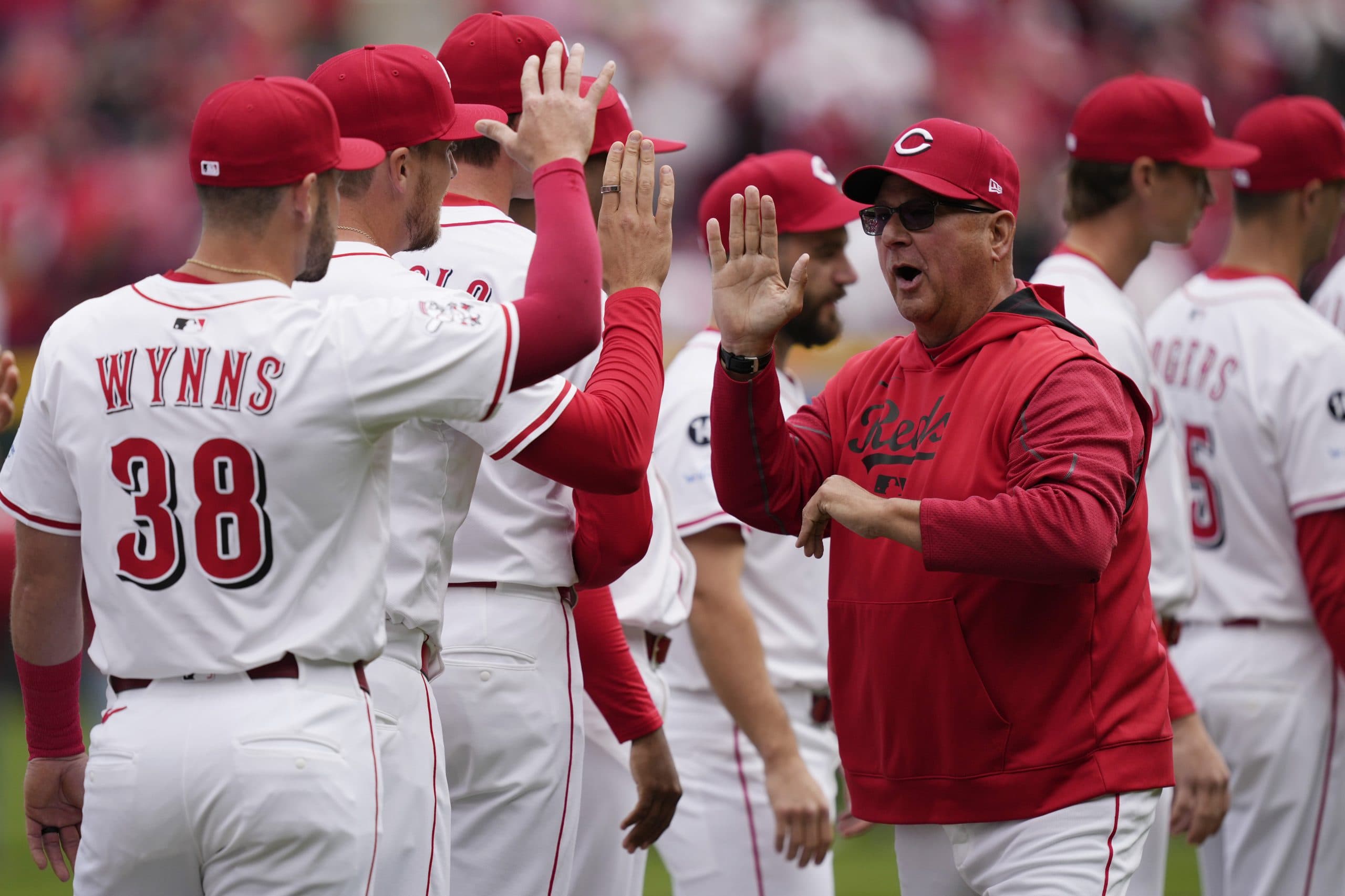Terry Francona has rough opening day in debut as Reds manager