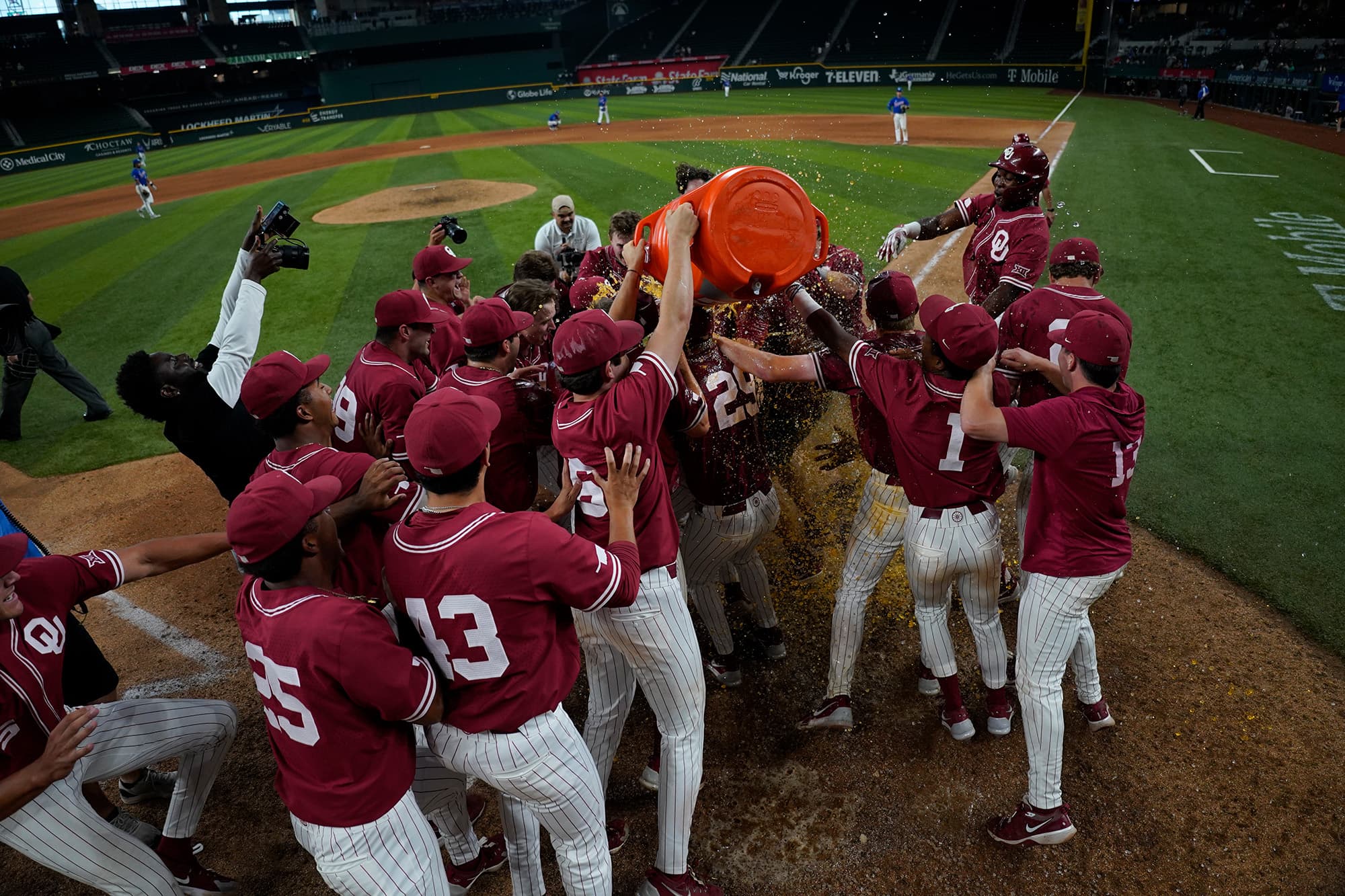 Big 12 Tournament: Oklahoma Tops Texas 8-6 To Earn Berth In Final