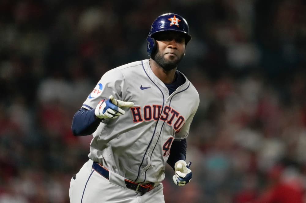 Yordan Alvarez Out of Astros’ Lineup With Bruised Knee for Series Opener Versus the Mariners