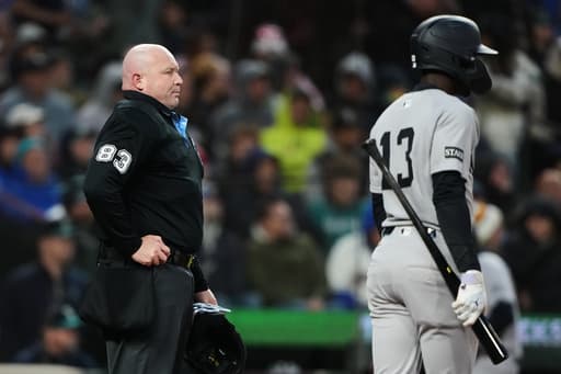 Yankees 5 for 5 on ABS challenges with umpire Mike Estabrook behind the plate