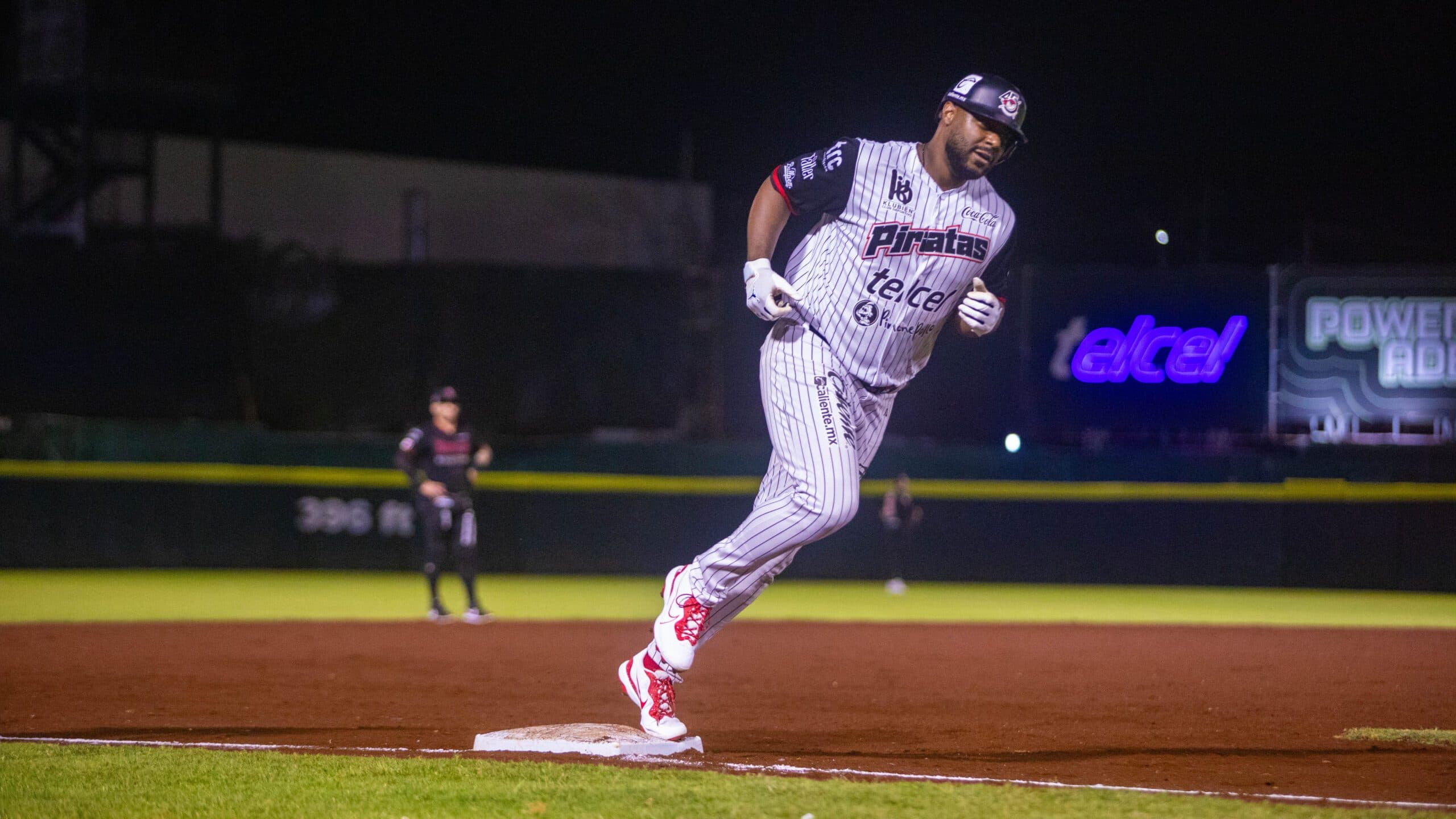 LMB: Diablos Rojos Take 3-0 Lead on Pericos; Piratas Even Series With Guerreros