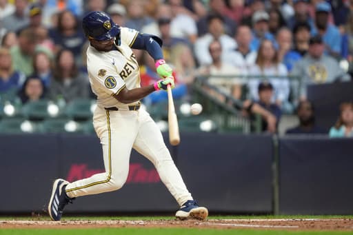 Monasterio and Durbin homer in the Brewers’ 7-5 victory over the Diamondbacks