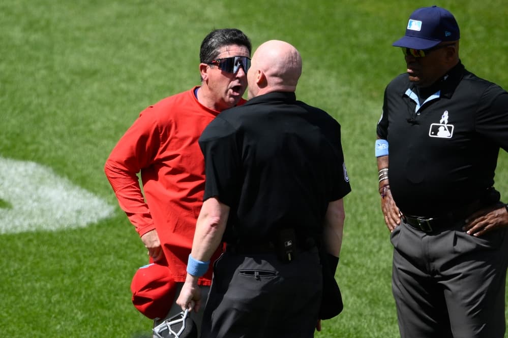 Phillies manager Rob Thomson ejected in the 6th inning during an animated argument