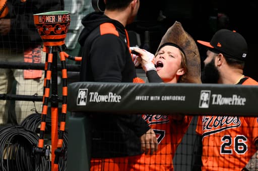 Holliday and Mateo homer as Orioles defeat White Sox 4-2 to clinch series win