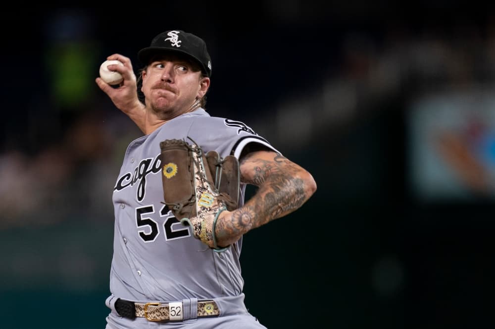 Pitcher Mike Clevinger and Chicago White Sox finalize a $3 million, 1-year contract