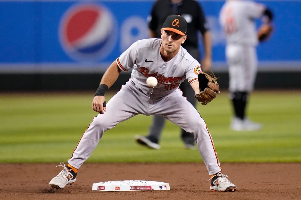 Royals finalize $4.5 million deal with utilityman Adam Frazier to add versatility to lineup