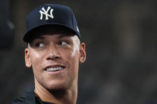 New York Yankees' Aaron Judge smiles towards fans during a baseball game against the Houston Astros, Wednesday, Aug. 26, 2026, in New York. (AP Photo/Ryan Murphy) (AP Photo/Ryan Murphy)