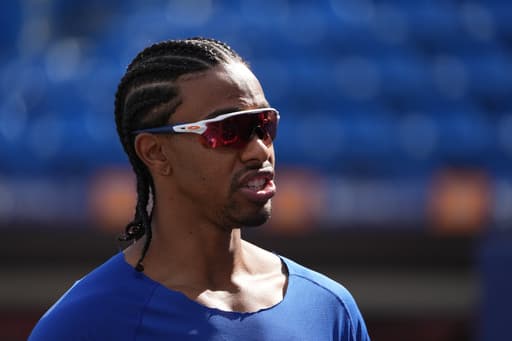 Mets SS Francisco Lindor returns from hand surgery, has a hit in spring debut