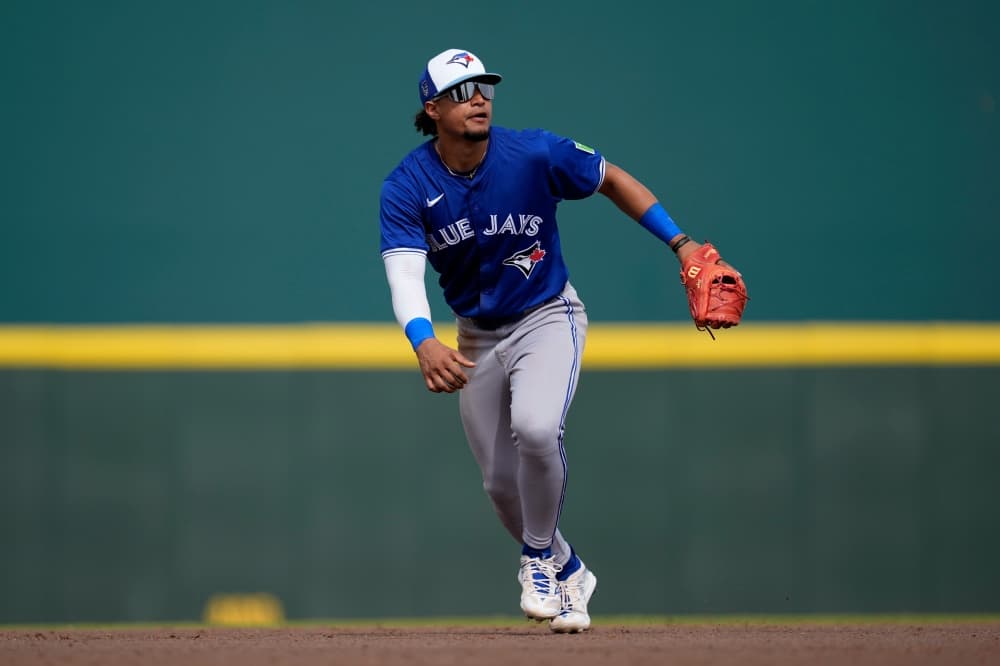 Blue Jays sent INF Espinal to Reds in exchange for minor league RHP McElvain