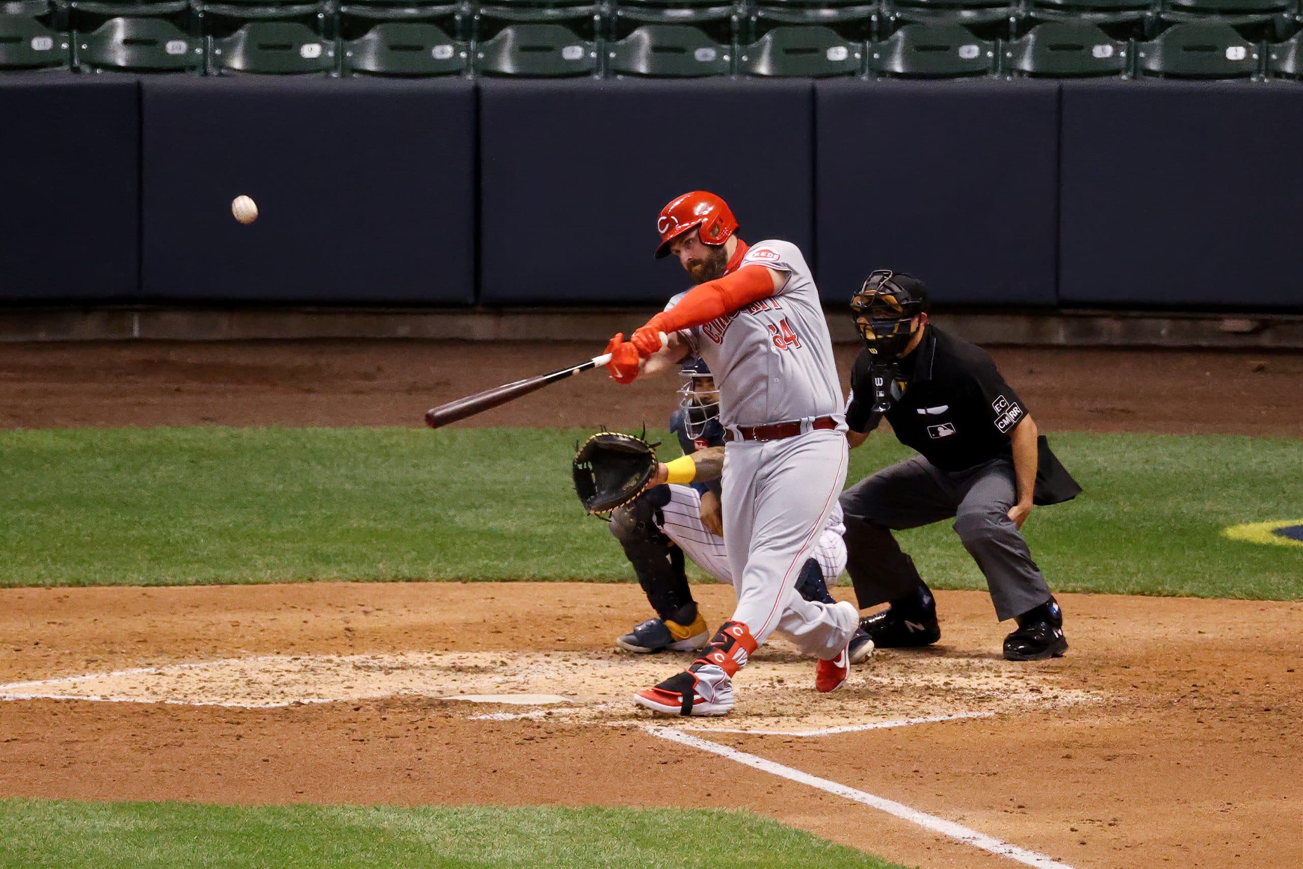Reds pound Pirates 7-1