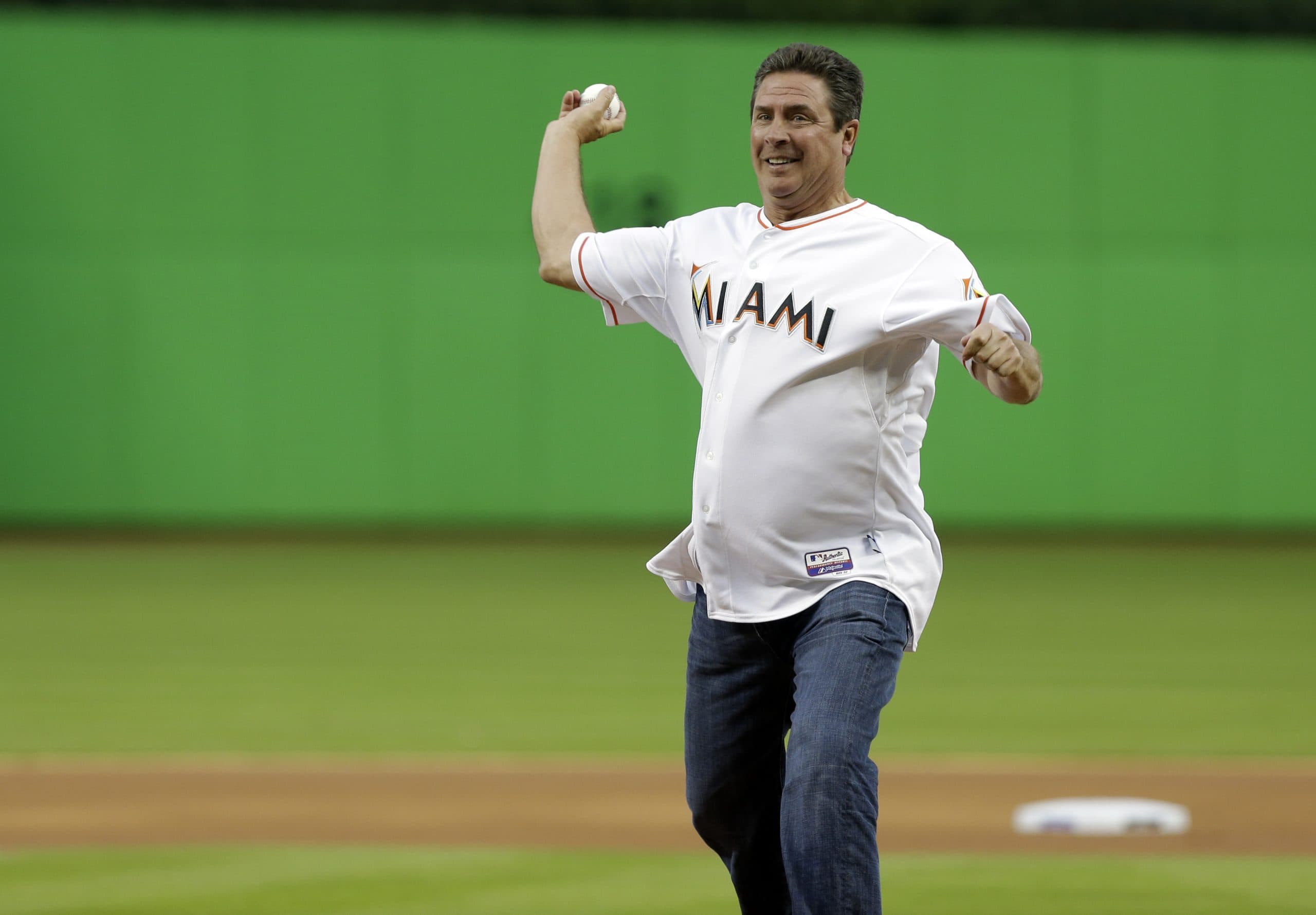 Dan Marino to Throw Out First Pitch for Miami Marlins on Opening Day 