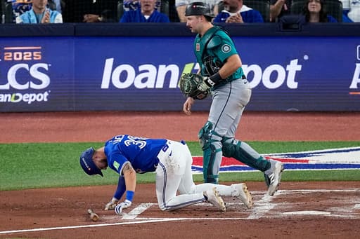 Blue Jays’ Nathan Lukes leaves Game 1 of ALCS after bruising knee when he fouled off pitch