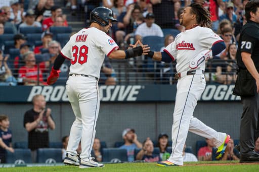 In latest bat flip flap, big league players side with Little Leaguer