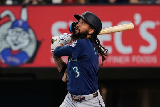 Mariners place third baseman J.P. Crawford on 10-day injured list with left wrist inflammation