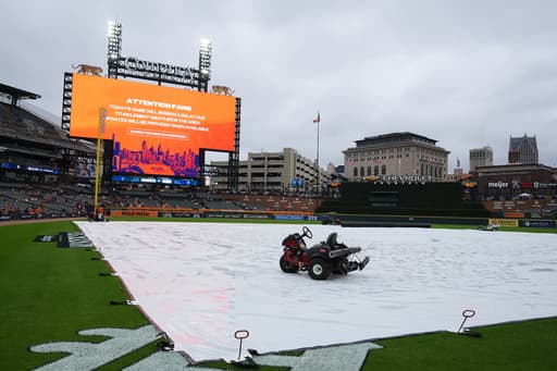 Tigers-Mariners ALDS Game 3 starts after nearly 3-hour delay, moves to FS2, MLB Network, Fox One App