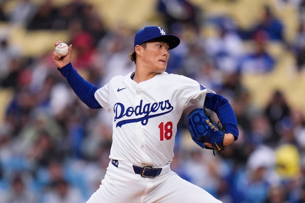 Yamamoto pitches 5 scoreless innings in rain-interrupted Dodger Stadium debut