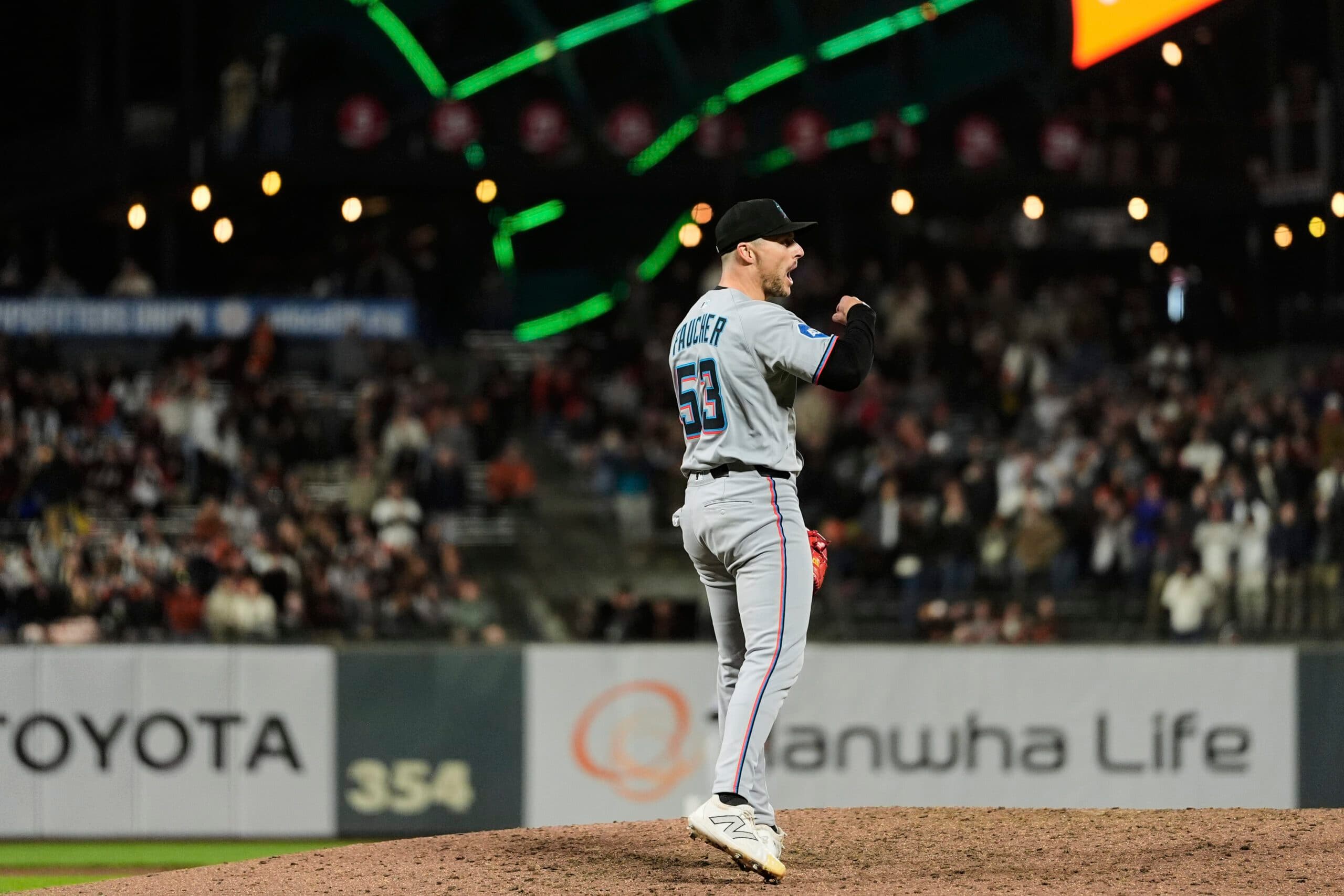 Marlins bring road win streak into game against the Giants