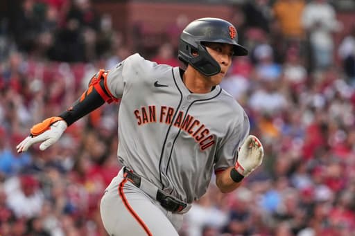 Giants OF Jung Hoo Lee stopped briefly at LAX because of missing travel documents, AP source says