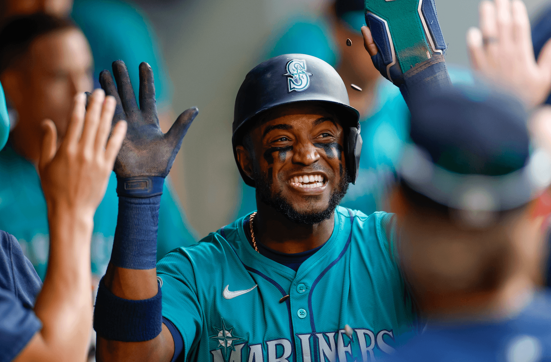 Victor Robles Can Earn Up to $22.25 Million from 2025-27 in Deal with Mariners