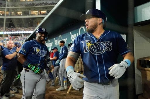 Tampa Bay Rays' Jonathan Aranda, front, and Jorge Mateo, left, celebrate with the team after Aranda hit a three-run home run during the 10th inning of a baseball game against the Texas Rangers Saturday, Sept. 5, 2026, in Arlington, Texas. (AP Photo/Tony Gutierrez) (AP Photo/Tony Gutierrez)