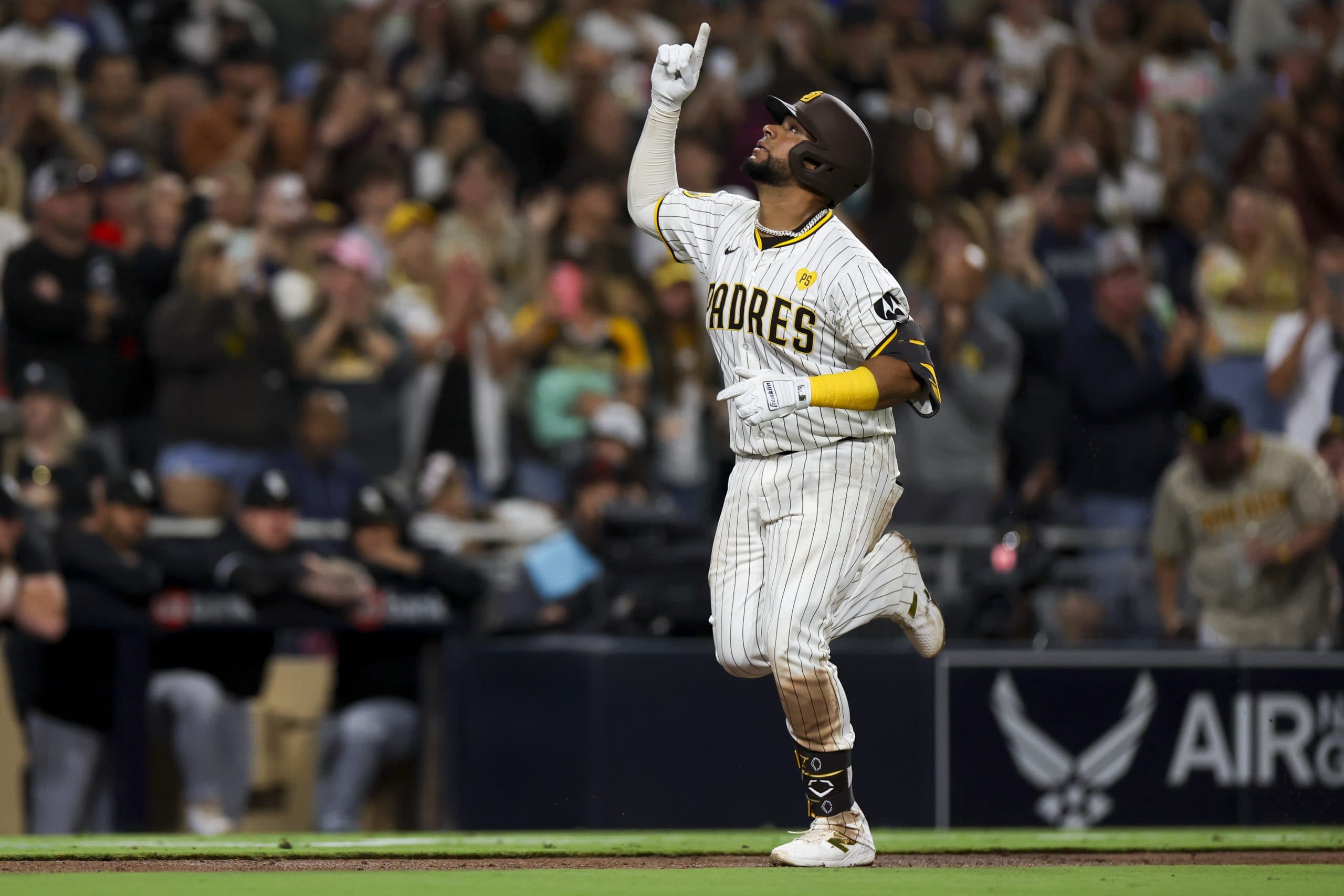 Catcher Elias Díaz Guaranteed $3.5 Million as Part of His 1-year Contract to Remain with Padres