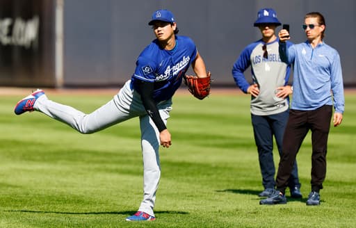 Shohei Ohtani skips bullpen session and won’t throw off mound until irritated left knee feels 100%