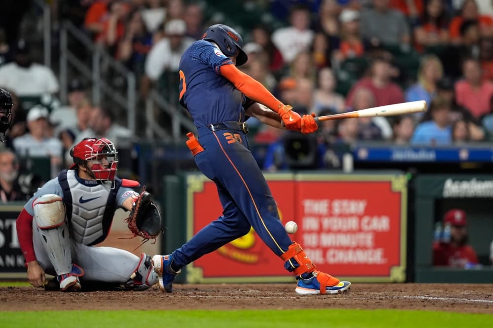 Astros RF Tucker leaves game after fouling ball off right shin against Cardinals