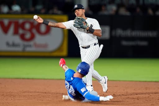 Nationals trade minor league pitcher Sean Paul Liñan to the Yankees for infielder Jorbit Vivas