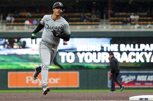 Sosa and Vargas homer to lead White Sox to a rain-shortened 3-0 win over the Twins