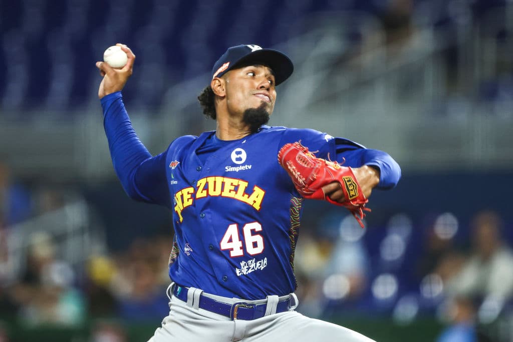 Venezuela Scores 8 Runs in Premier12 Win over Mexico 