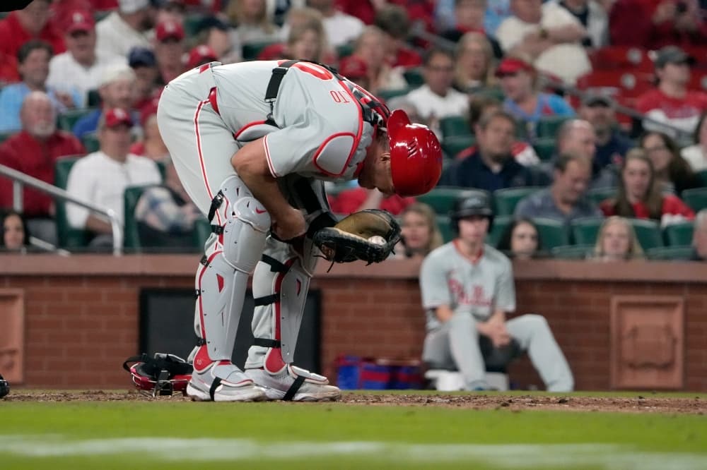 Phillies catcher J.T. Realmuto hit by Zack Wheeler wild pitch, leaves game with bruised neck
