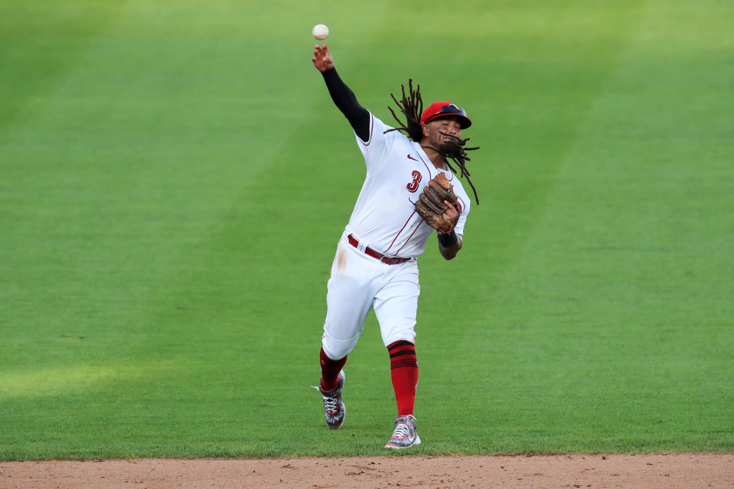 Cardinals and Reds play, winner takes 3-game series