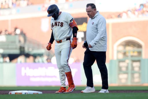 Giants 3B Casey Schmitt leaves game versus Brewers in 2nd inning due to apparent leg injury