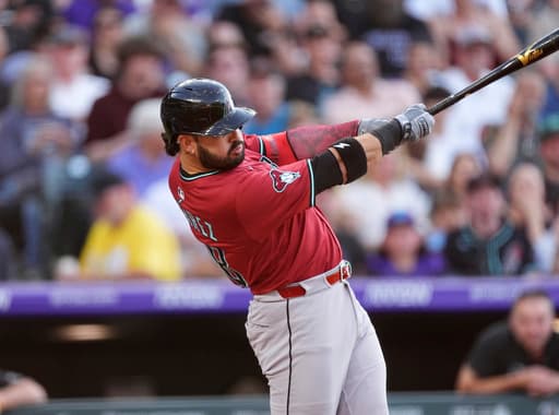 Eugenio Suarez homers in consecutive innings for Diamondbacks to reach 300 for his career