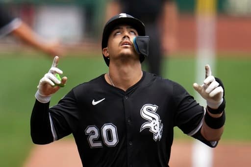 White Sox place INF Miguel Vargas on IL with oblique strain
