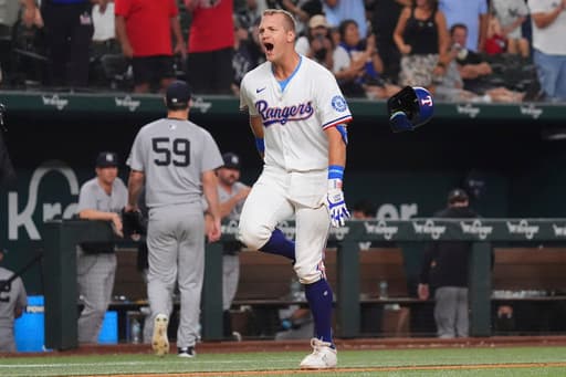 Jung hits game-ending homer after Pederson’s pinch shot as Rangers beat Yankees