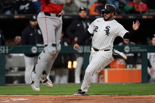 Taylor gets 3 hits as the White Sox stop 8-game slide by routing the Red Sox 11-1