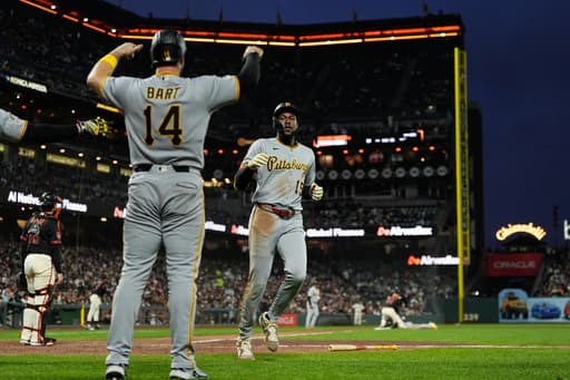 Pirates get a season-high 20 hits and beat the Giants 13-3