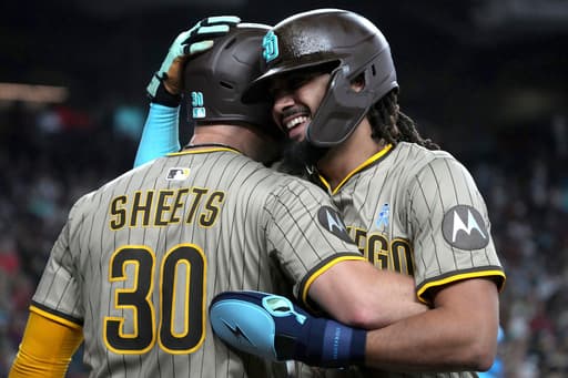 Padres beat Diamondbacks 8-2 to snap 3-game losing streak