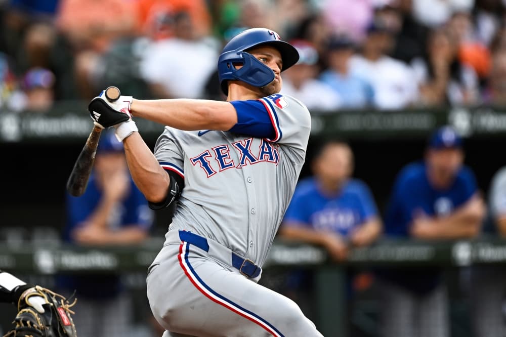 Rangers add Seager to lineup late after 2-game absence from getting hit by a pitch on the wrist
