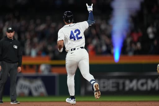 Wenceel Pérez hits an 8th-inning homer as Tigers beat Royals 2-1 for 5th straight win
