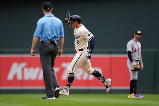 Brooks Lee’s 1st grand slam highlights 6-run 3rd inning as Twins top Tigers 8-1