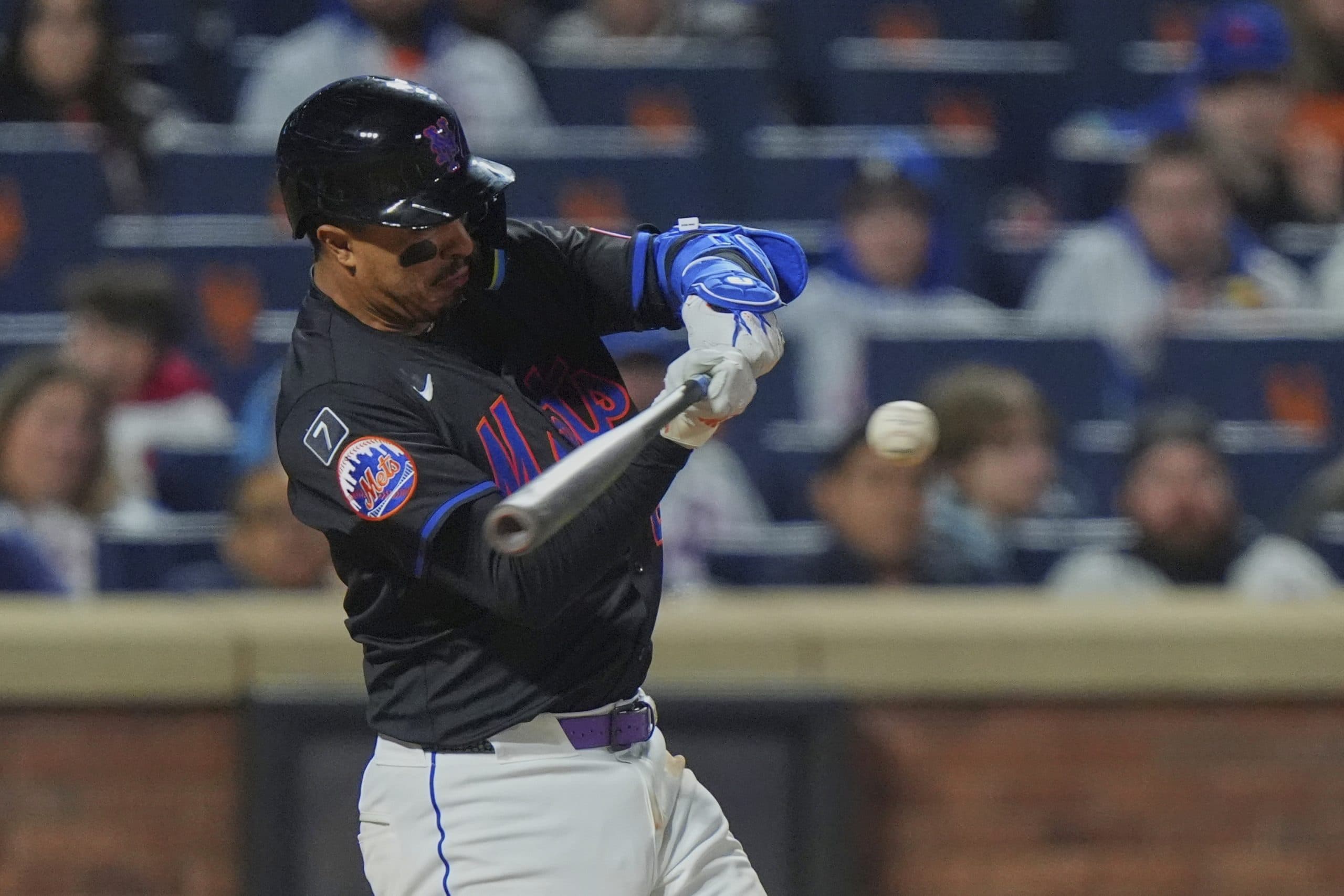 New York Mets’ Mark Vientos leaves game because of groin tightness