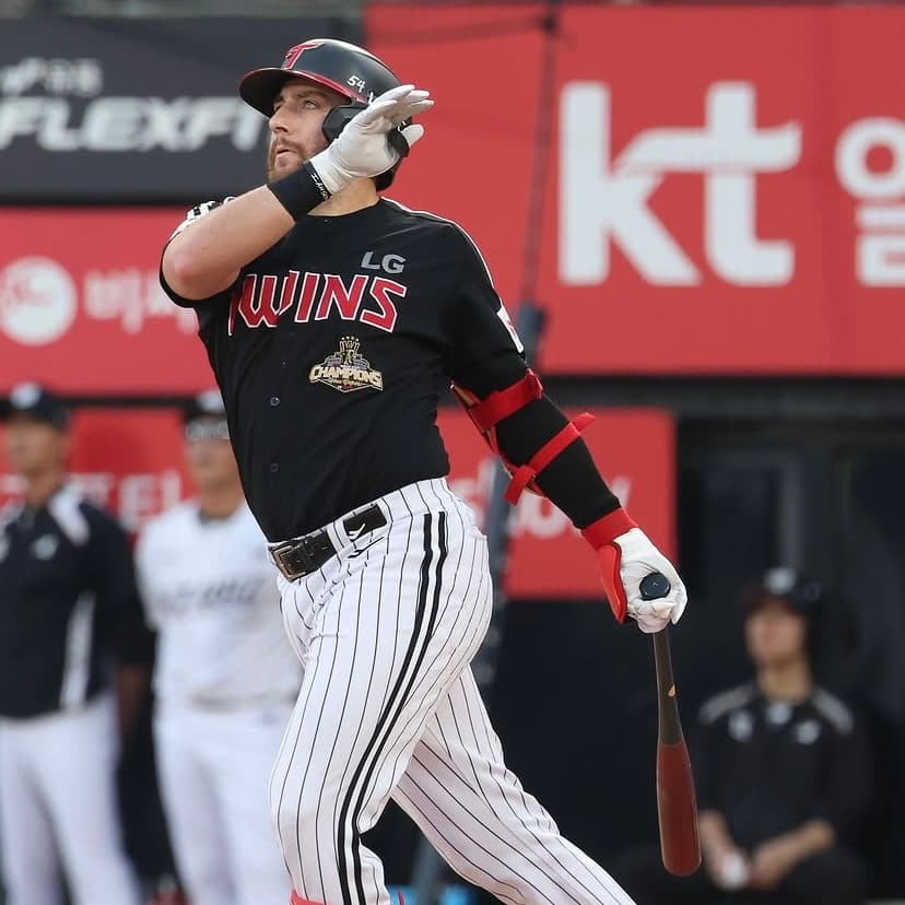 Austin Dean delivers 100th career home run in KBO. Photo credit to LG Twins