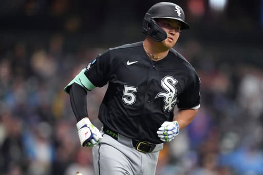 Murakami caps his MLB debut with a homer in White Sox’s 14-2 loss to Brewers