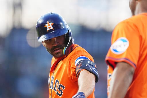 Jose Altuve passes Hall of Famer Jeff Bagwell for 2nd place on Astros career hits list