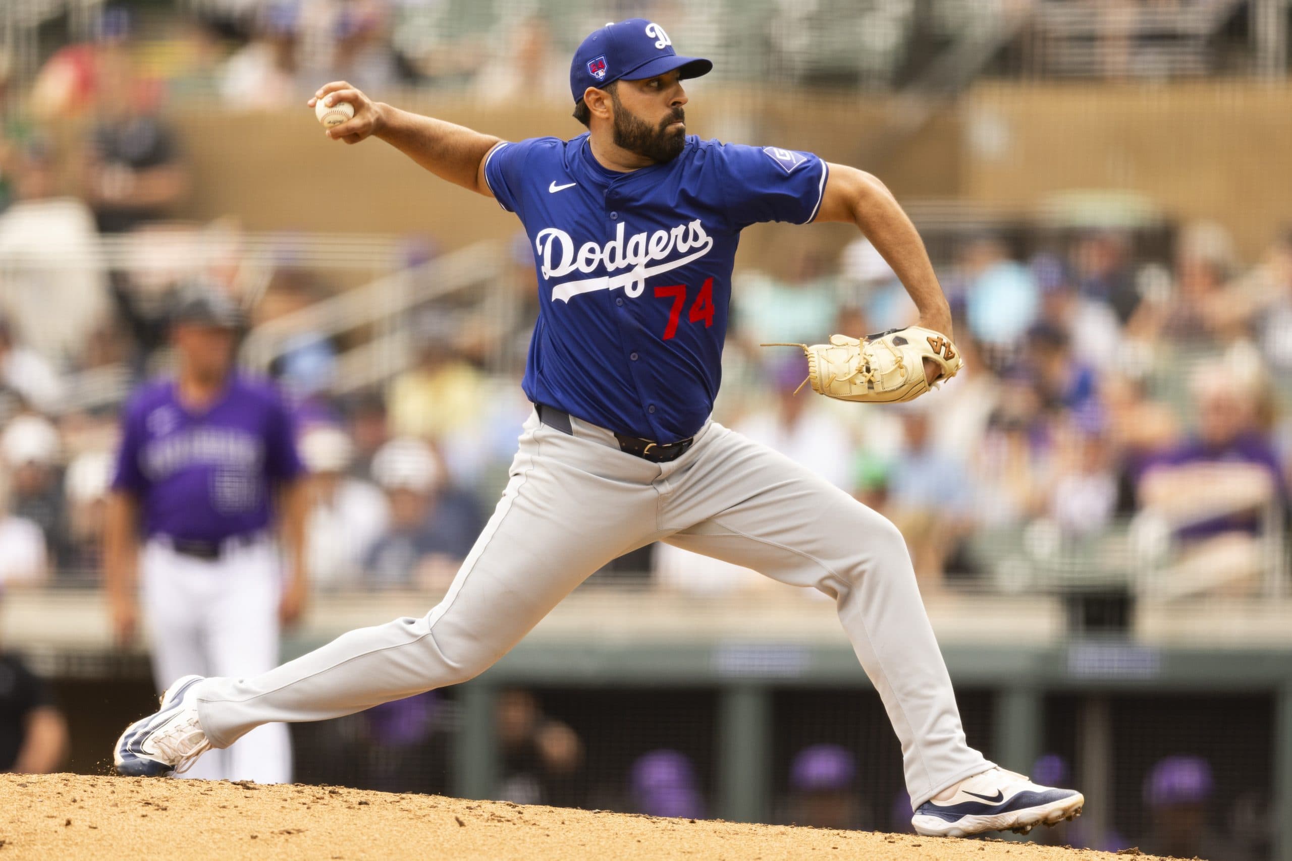 Los Angeles Dodgers Select Contract For Colombian RHP Nabil Crismatt