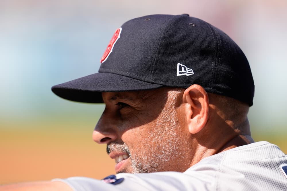 Red Sox manager Alex Cora agrees to 3-year contract extension