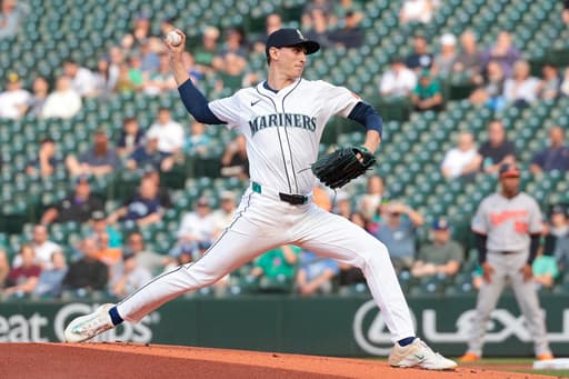 Mariners right-hander George Kirby takes line drive to face, exits game